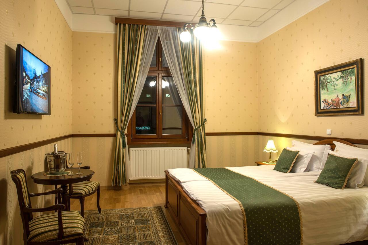 Szekszard Szallo Exterior photo